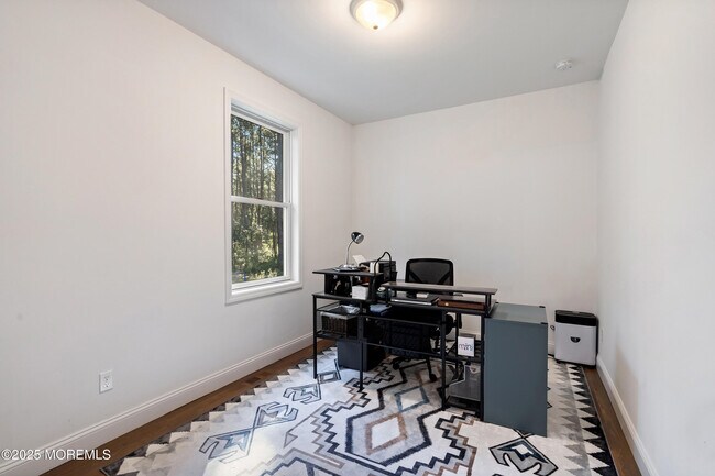 Building Photo - 1561 Scranton Ave