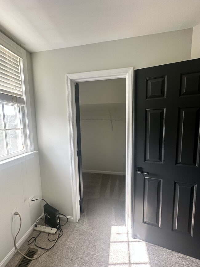 Building Photo - 4640 Newington Rd