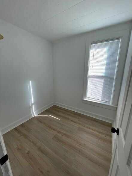 Building Photo - 630 Hagerer St