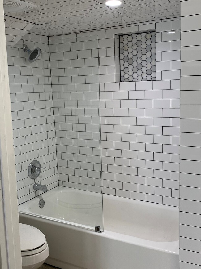 Building Photo - 2204 Terry St