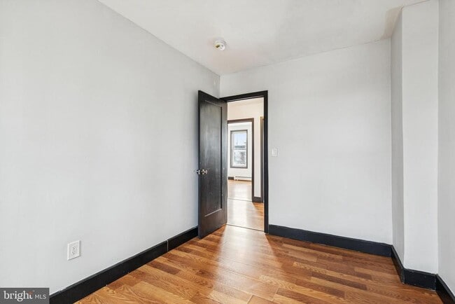 Building Photo - 5221 Linden Heights Ave