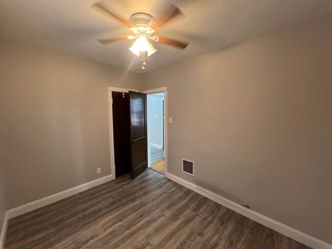Building Photo - 4942 Tholozan Ave
