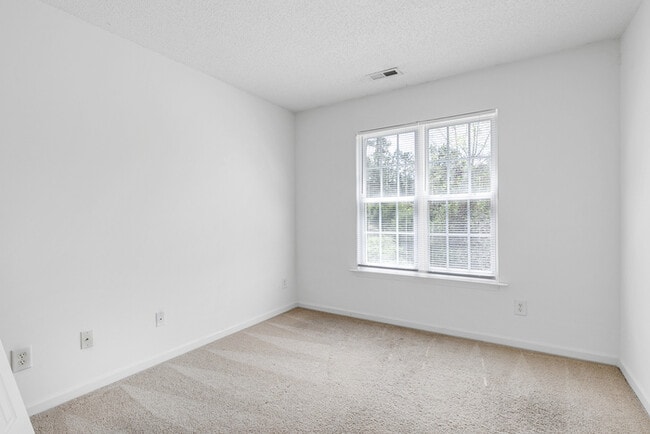 Building Photo - 6533 Clarksdale Ln