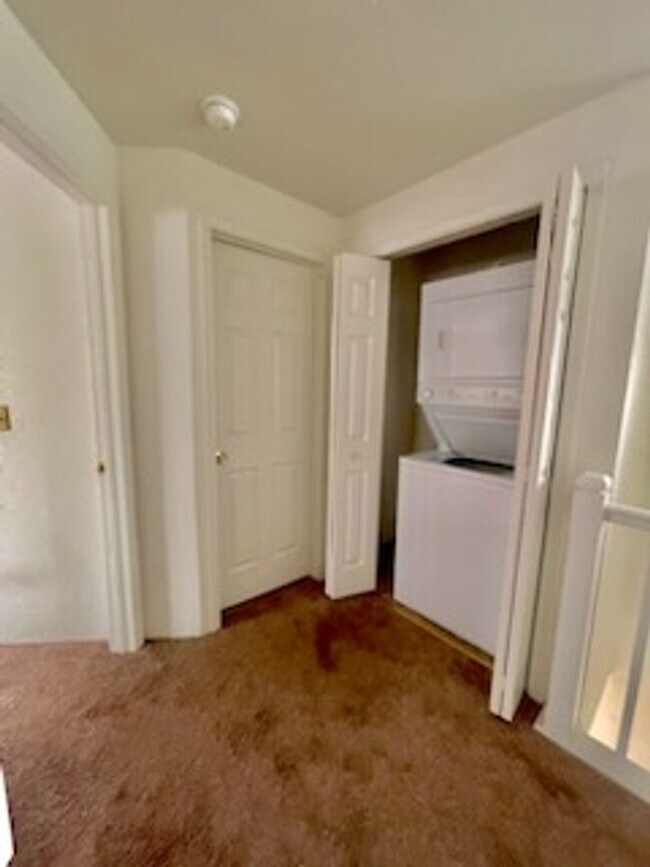 Building Photo - 1747 Siskiyou Blvd