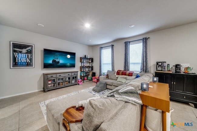 Building Photo - 2421 Ayers Dr