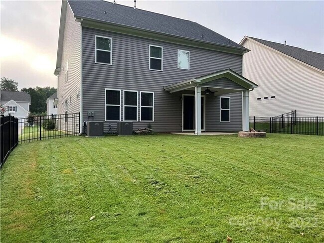 Building Photo - 5BR House in Concord