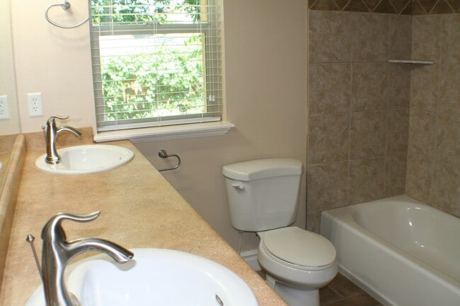 Building Photo - Beautiful Orem home for rent!