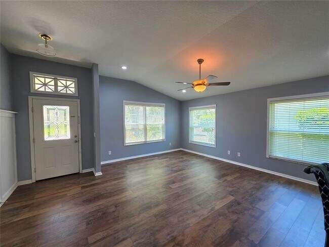 Building Photo - 806 Lesa Glen Pl
