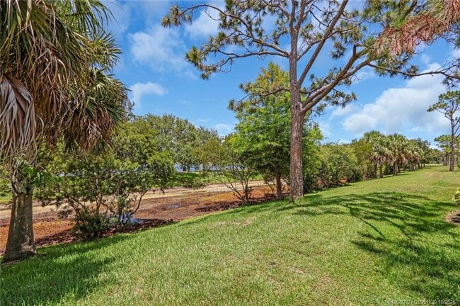 Building Photo - 1504 SE Royal Green Cir