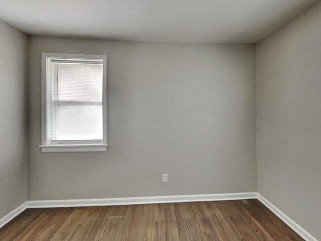 Building Photo - 7745 Madrid Ave