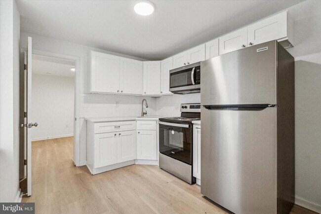 Building Photo - 2508 N Sartain St
