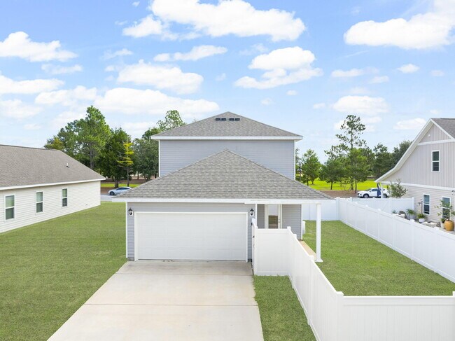 Building Photo - 231 Stagerbush St