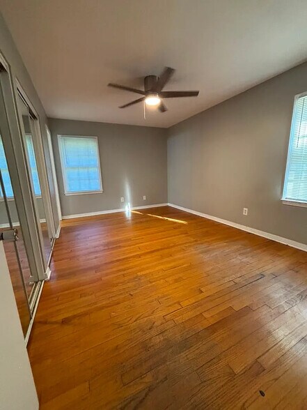 Building Photo - 320 Vanderbilt Dr