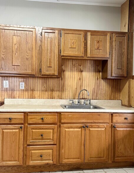 Building Photo - 505 Main St