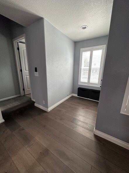 Entry way - 5796 Biscay St