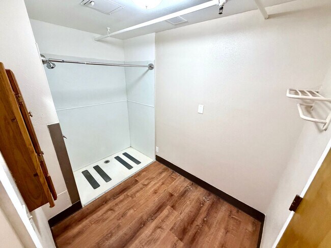 Building Photo - 3959 Sheridan Ave