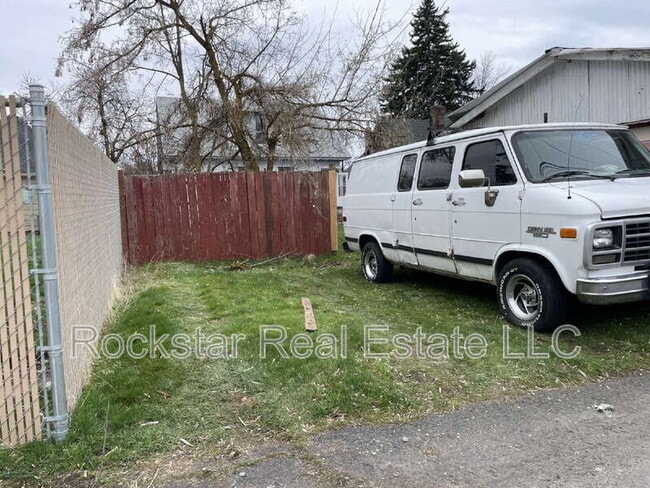 Building Photo - 519 E Ermina Ave