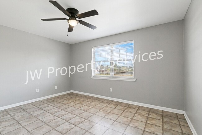 Building Photo - 2203-2203 Octavia Dr