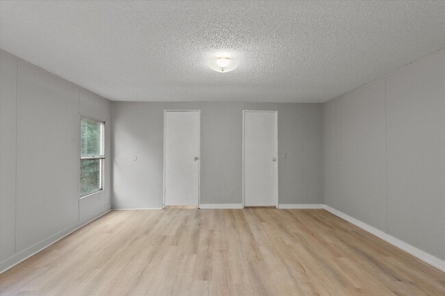 Building Photo - Completely Updated 3BR/2BA Trailer in Musc...