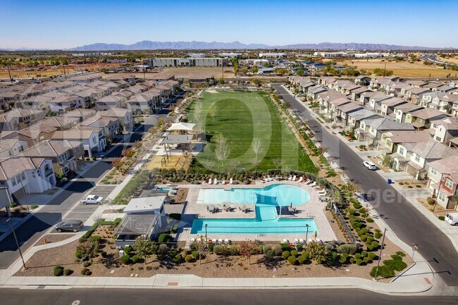 Building Photo - 1178 E Sabino Dr