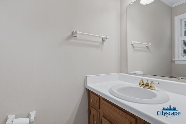 Building Photo - Charming Farmhouse-style Home Adjacent to Huguenot Park!