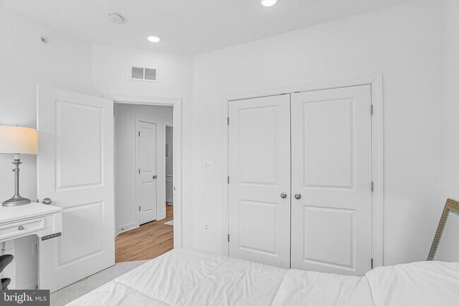 Building Photo - 4975 Longmire Wy