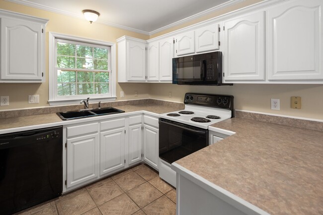 Building Photo - Great House in Southchase