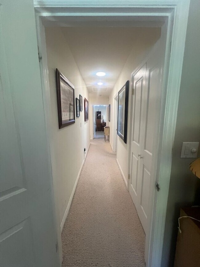 Building Photo - Beautiful One Level, 3 Bedroom, 3 Bathroom Tarzana Pool Home for Lease!