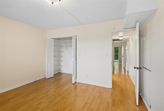 Building Photo - 2404 Antigua Cir