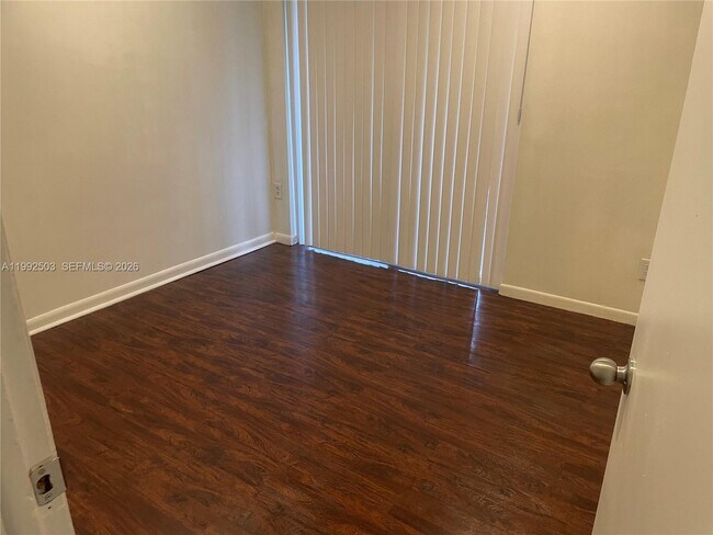 Building Photo - 819 NE 199th St