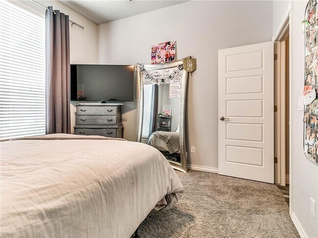 Building Photo - Beautiful home + Deer Creek Schools + 4 bedroom + 2.5 bathrooms