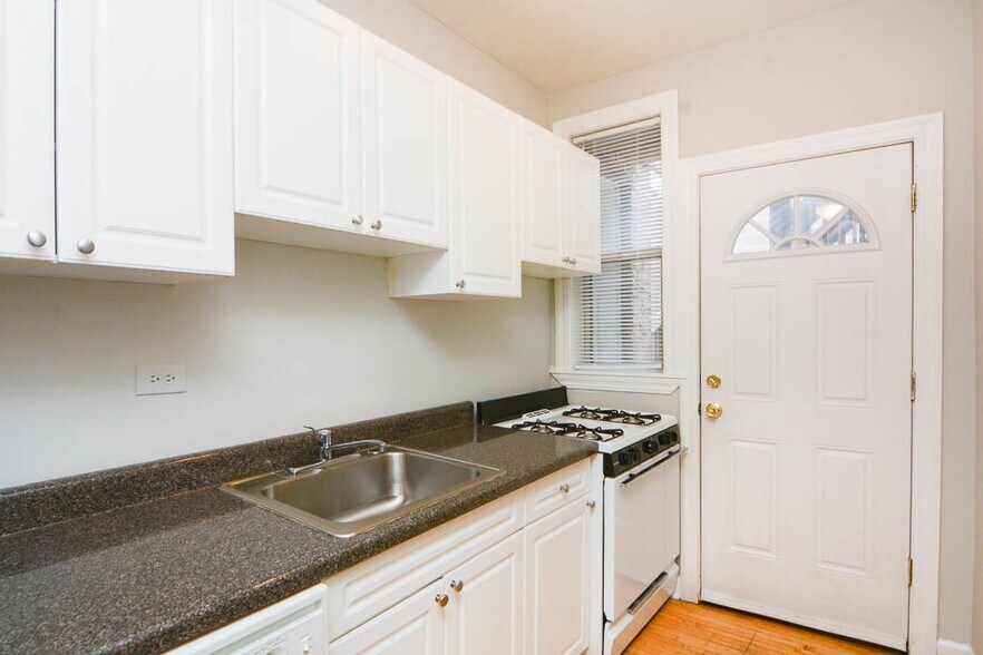 Building Photo - 714 W Barry Ave