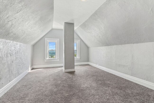 Building Photo - 2200 Milligan Ave