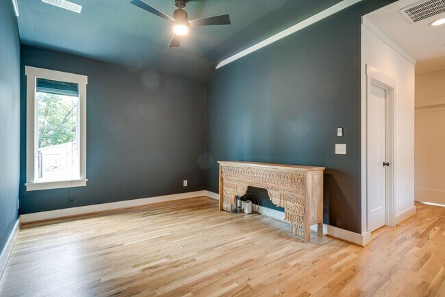 Building Photo - Partially Furnished Beauty