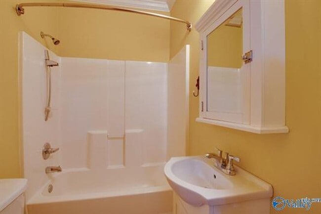 Building Photo - 1313 Wells Ave SE