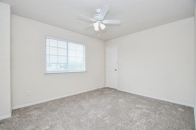 Building Photo - 6706 Nicecrest Dr