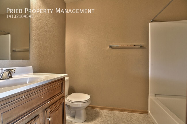 Building Photo - 824 S Woodson Ct