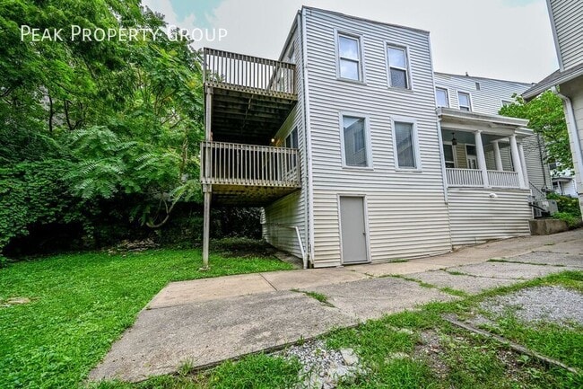 Building Photo - 411 Ada St