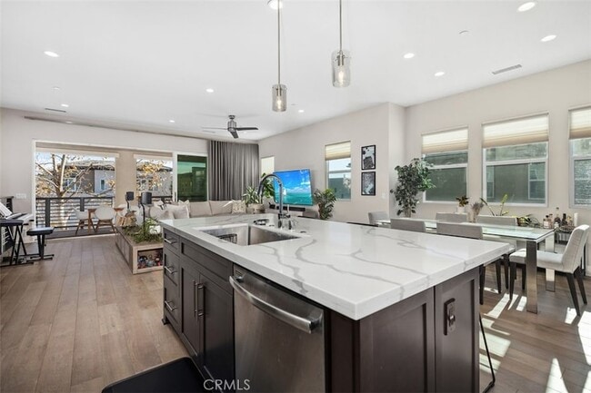 Building Photo - 227 Follyhatch