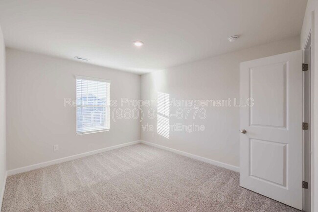 Building Photo - 11910 Silverheel Ln