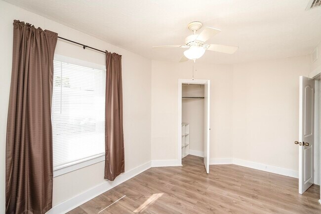 Building Photo - 32 Grant St