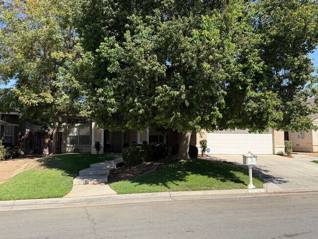 Building Photo - 5594 W Bluff Ave