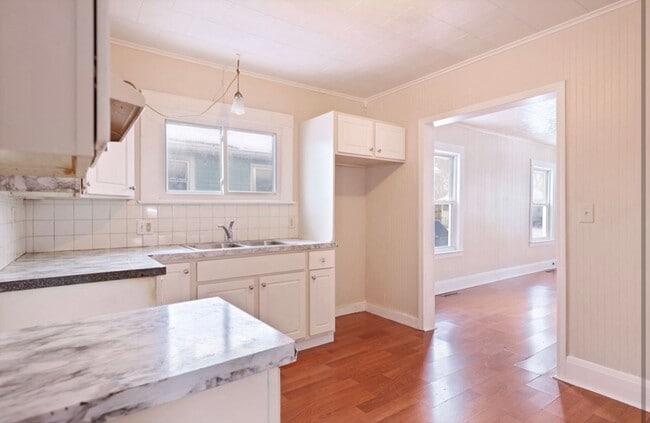 Building Photo - Charming 2 Bedroom, 1 Bath Home on Niagara – Clean, Cozy & Move-In Ready!