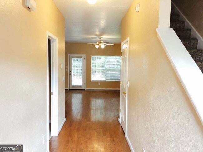 Building Photo - 301 Brookview Dr