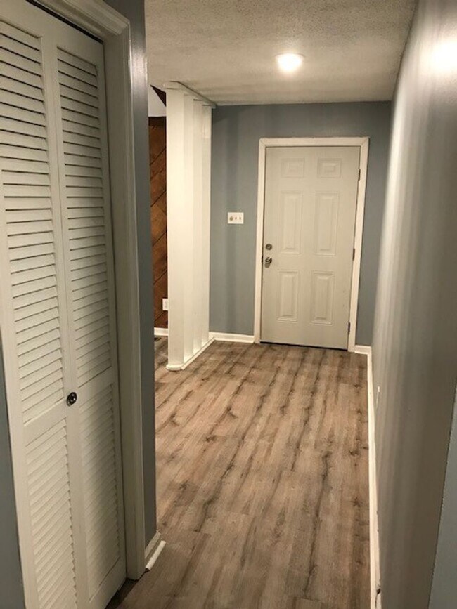 Building Photo - Maumelle Home close to Pine Forest Element...