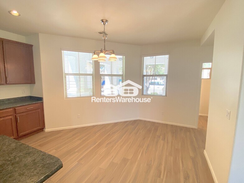 Building Photo - 4149 E Devon Dr