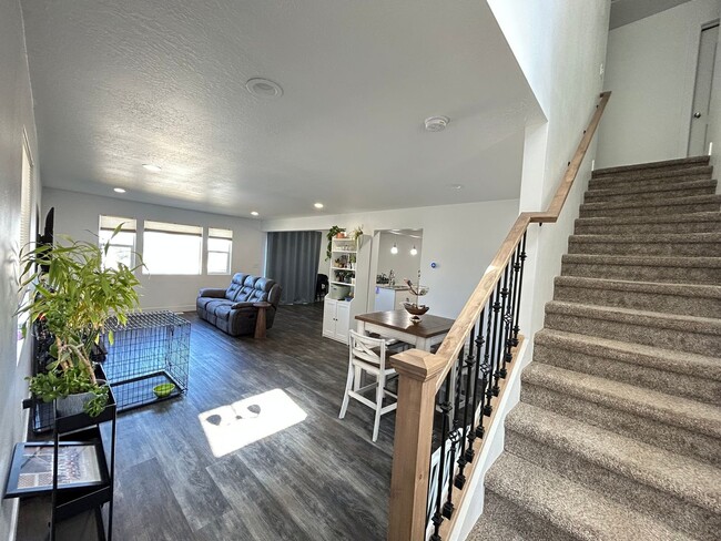 Building Photo - Mountain Vista Subdivision Home!