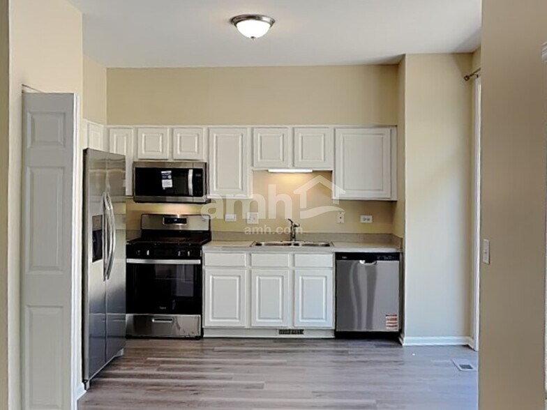 Building Photo - 2828 Sun Valley Dr