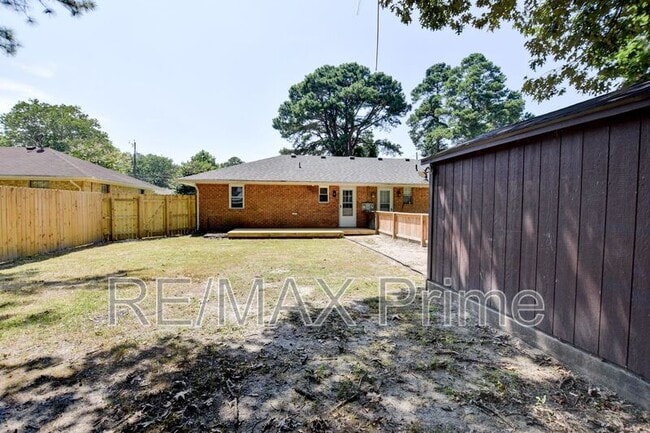 Building Photo - 1302 Linden Ave