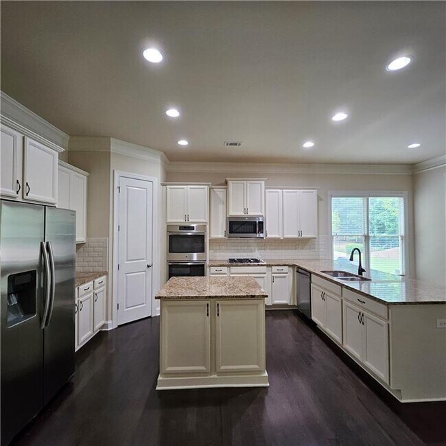 Building Photo - 426 Suwanee Pk Ter